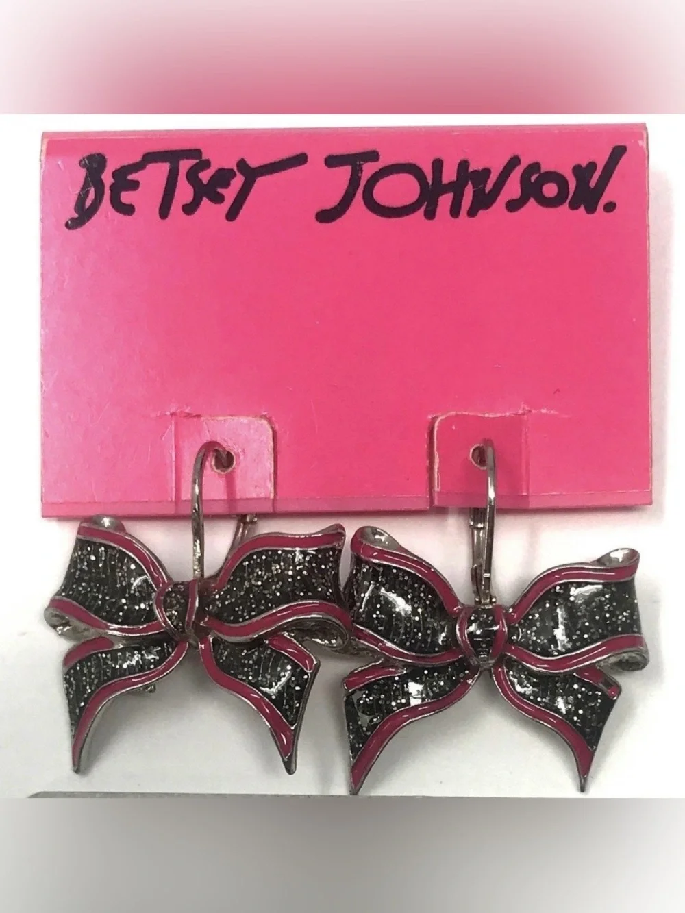 🎀Betsey Johnson RETIRED NWT Sparkly Pink & Hematite Dangle Bow Earrings 🎀